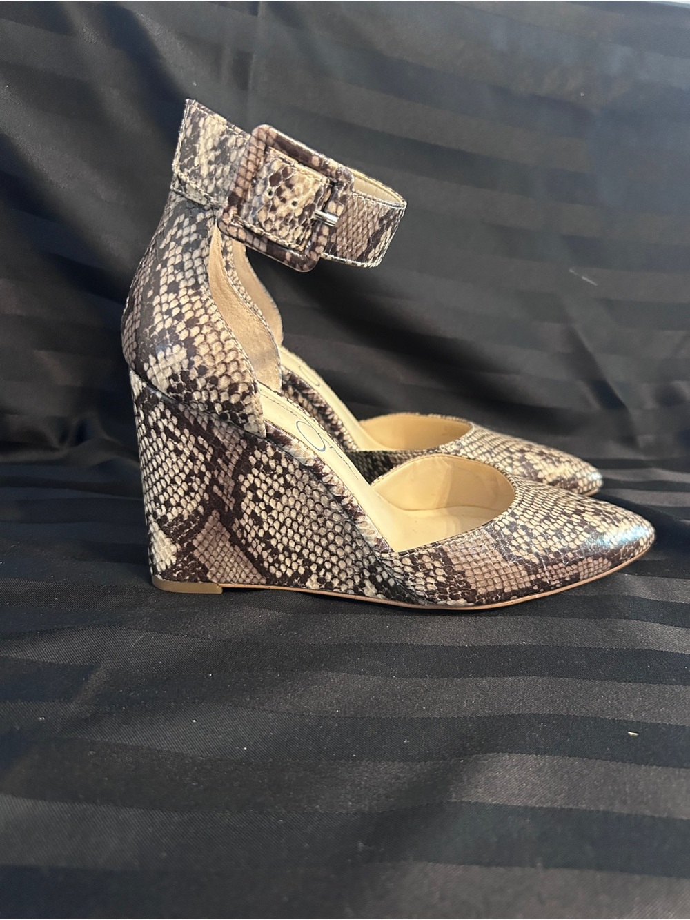 Jessica Simpson Snake-Print Ankle-Strap Wedge Pumps in Brown and Cream. Size 6.5